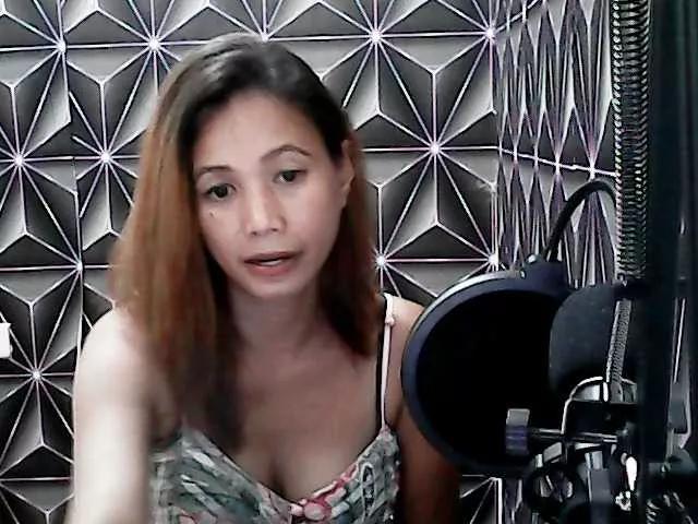 esmie on BongaCams 