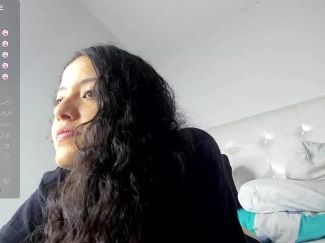 Laurie-Willia on BongaCams 